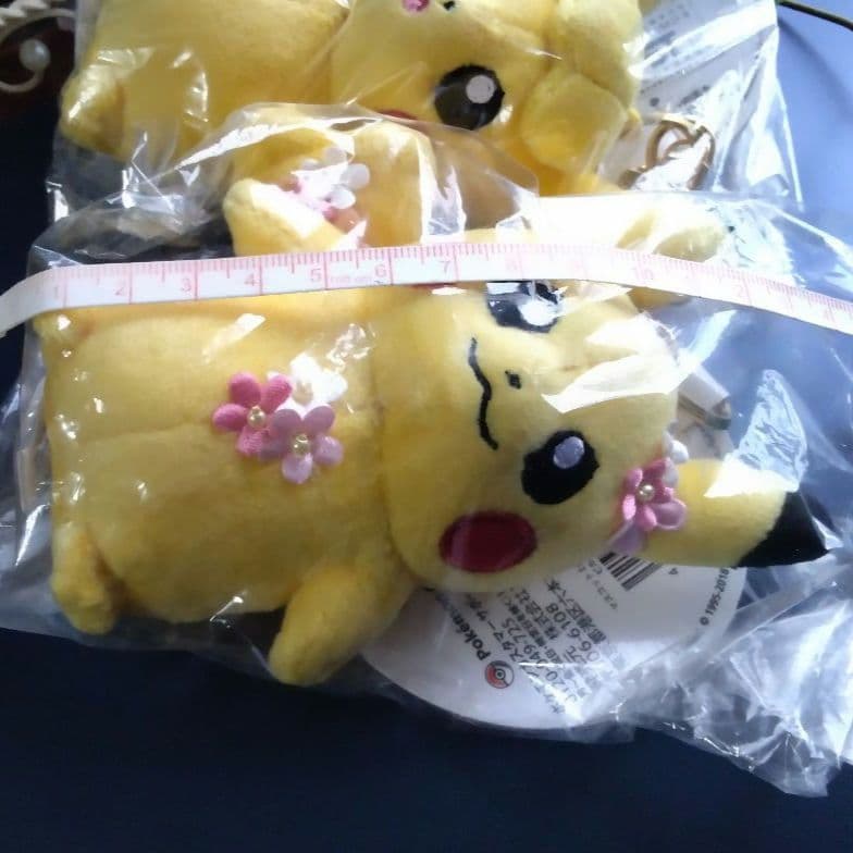 ピカチュウ　マスコット　ポケモンセンター　カール　花飾り　女の子