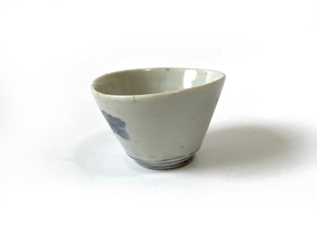 骨董　アンティーク　古伊万里　こんにゃく印判　菊文様　蕎麦猪口　酒器　盃　初期