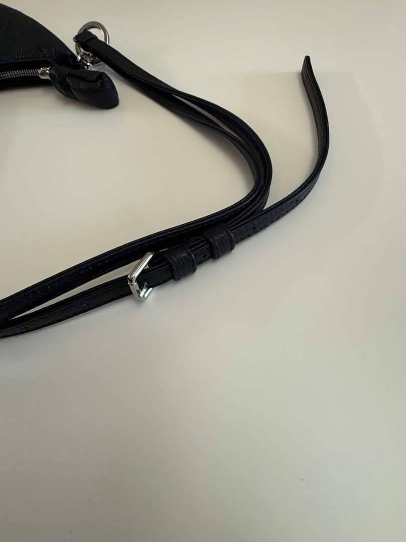 小物 CROSS-BODY CROISSANT COIN PURSE