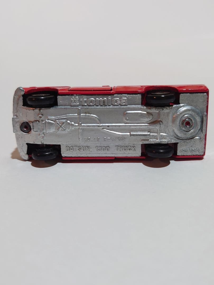 香港トミカ ダットサン レッド トミカミニカー 黒箱 42