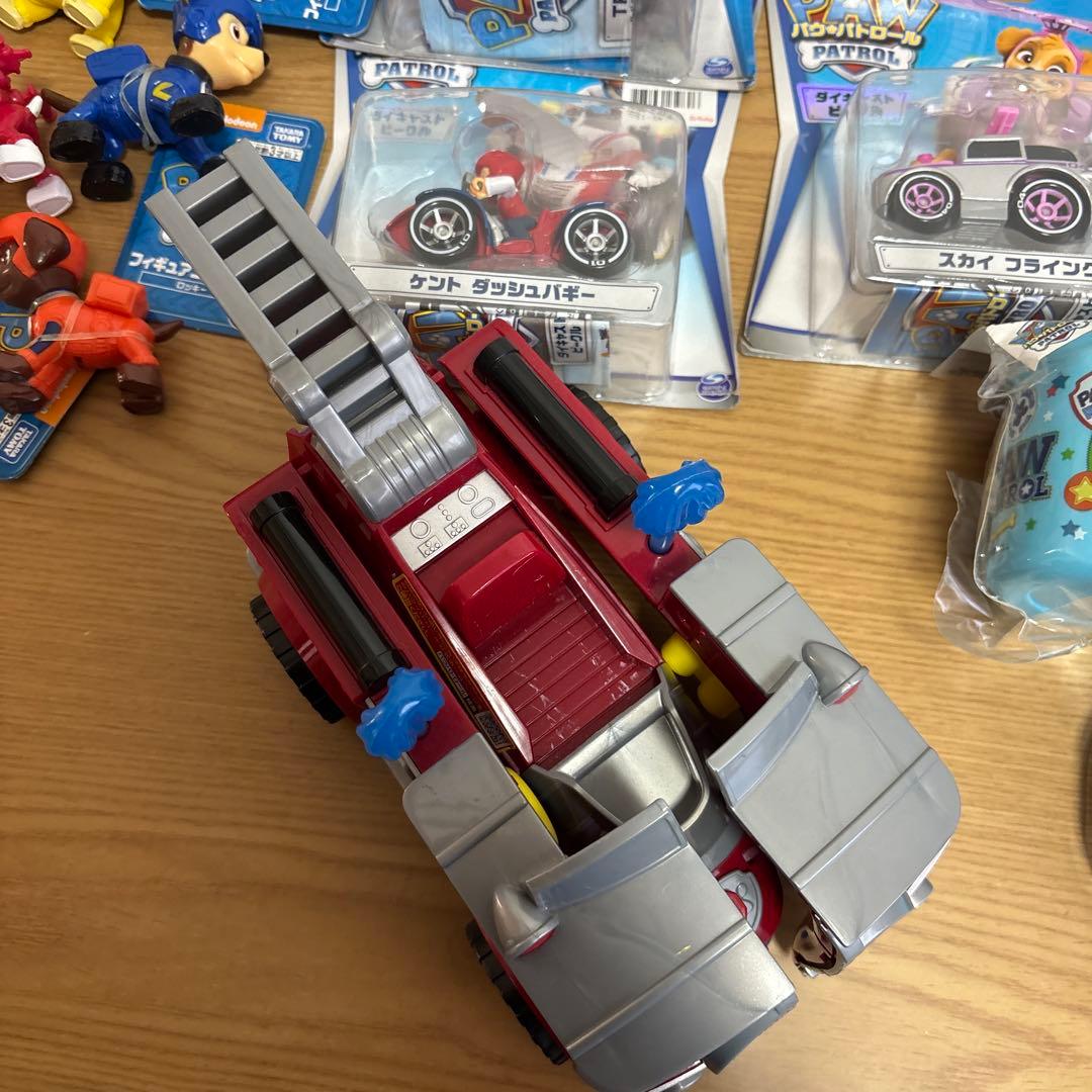 PAW Patrol フィギュアとミニカーセット