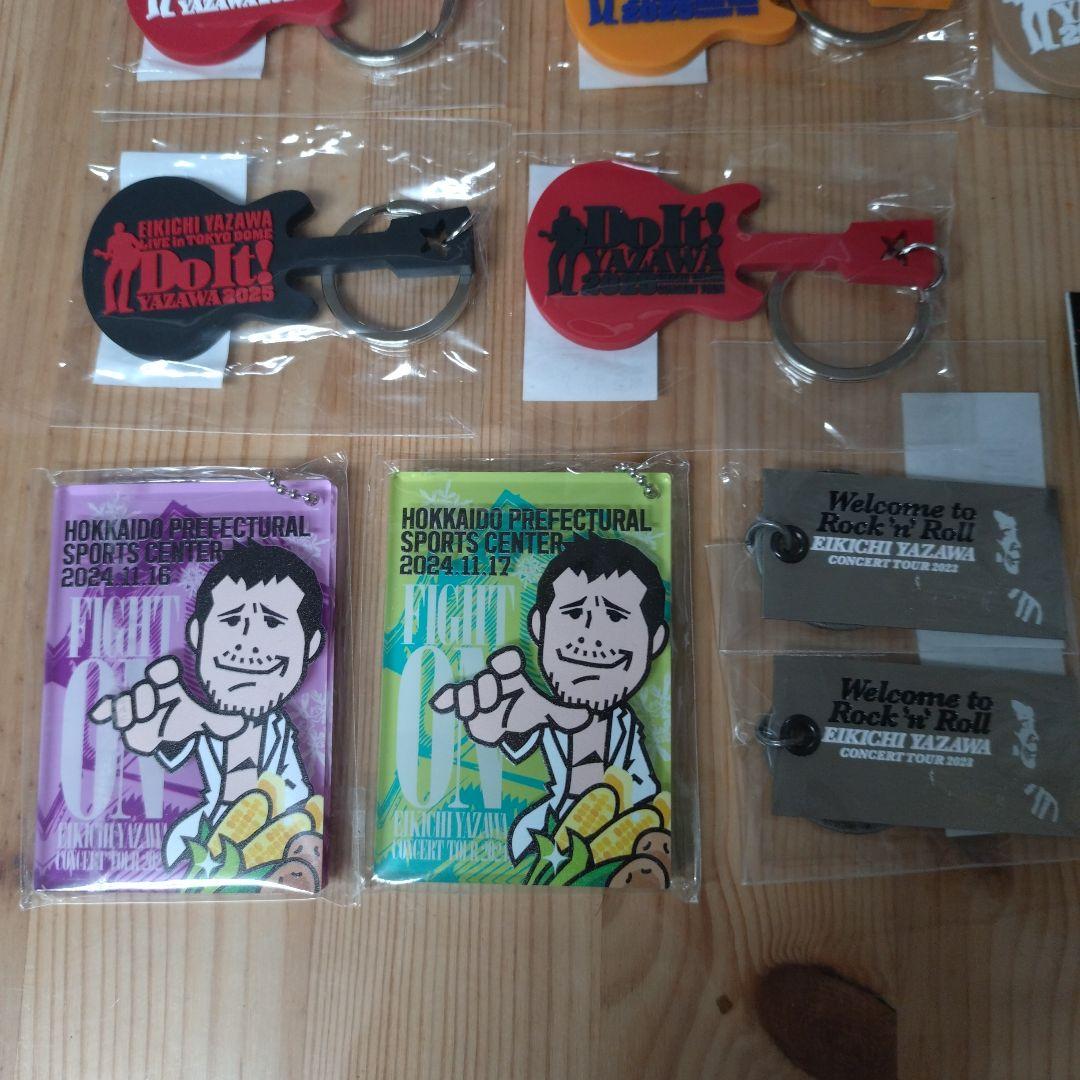 矢沢永吉コンサート会場限定キーホルダーなど おまけ　銀テープ　プレートなど