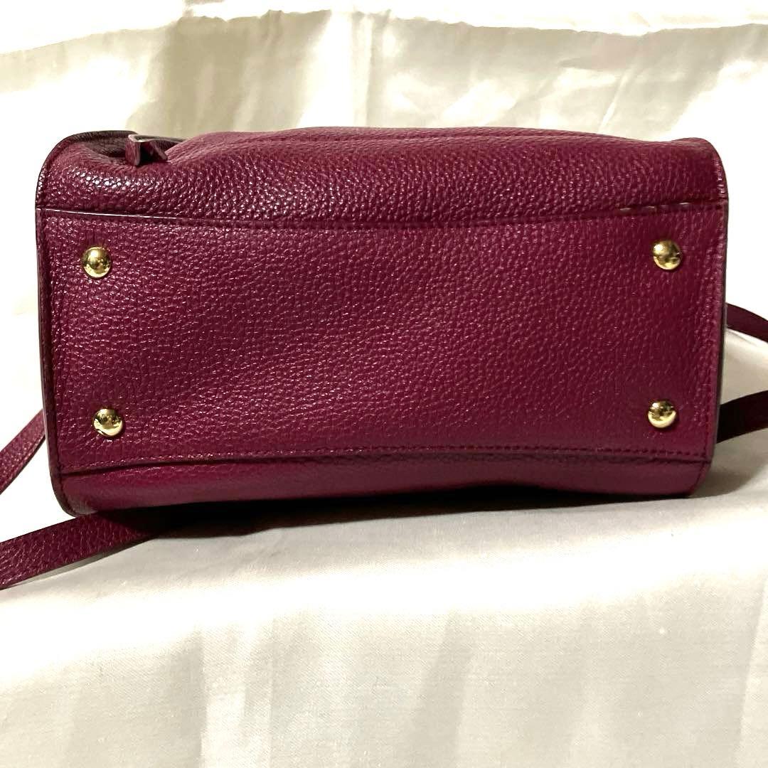 フェラガモ　イタリアンレザーハンドバッグ（バーガンディ）