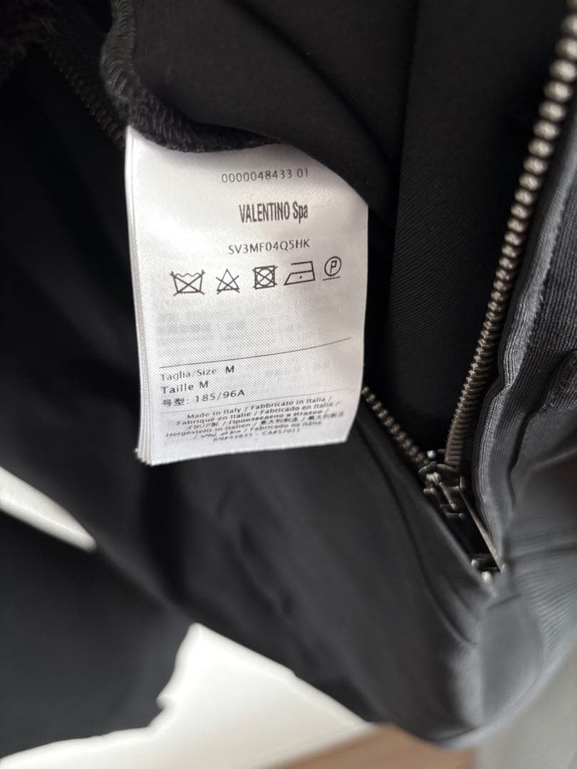 n*中様 ブラック フード付き パーカー　バレンティノ　ヴァレンチノ　ヴァレンテ