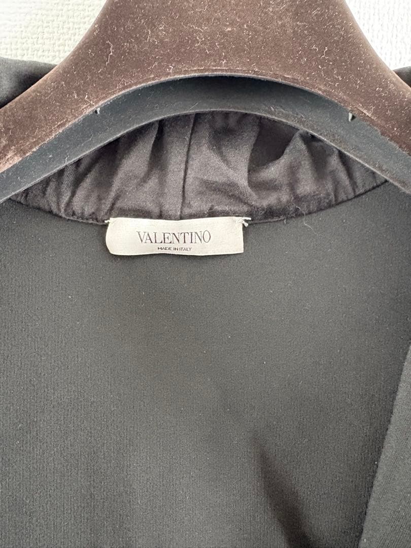 n*中様 ブラック フード付き パーカー　バレンティノ　ヴァレンチノ　ヴァレンテ