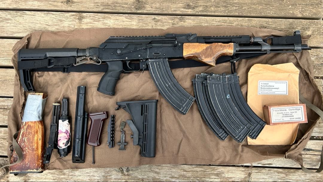 東京マルイ　AKM GBB 外装カスタム　マガジン4本