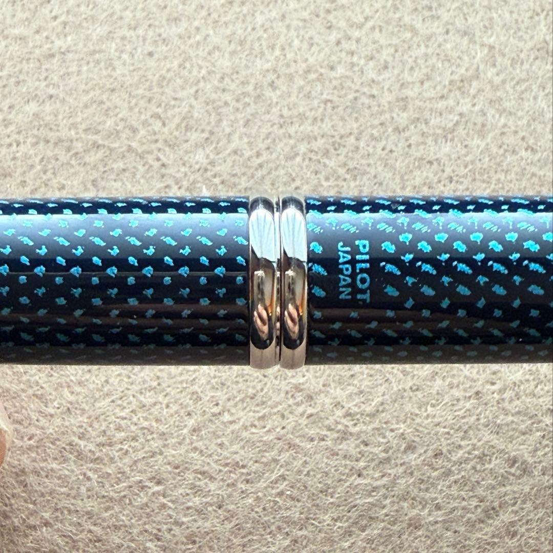 パイロットキャップレス絣・青・F細字