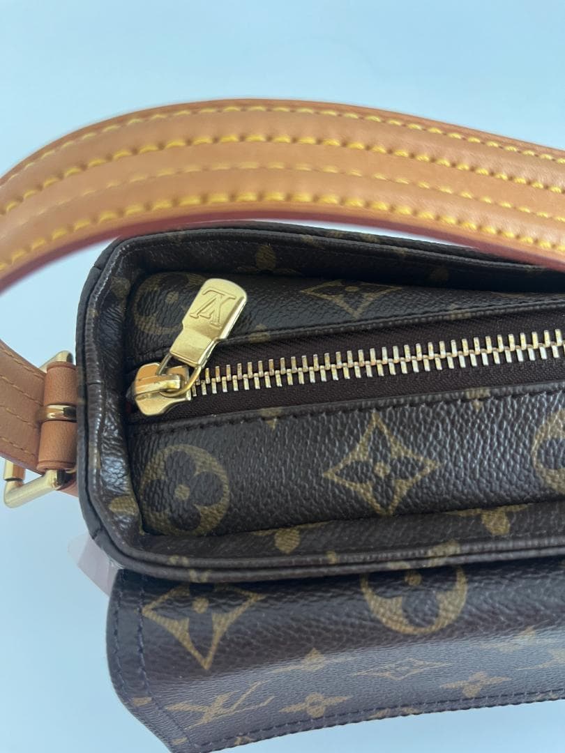 Louis VuittonモノグラムM51164ショルダーバッグ ヴィバシテMM