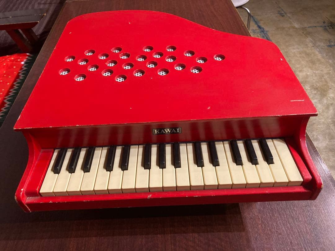 KAWAI 赤いミニピアノ