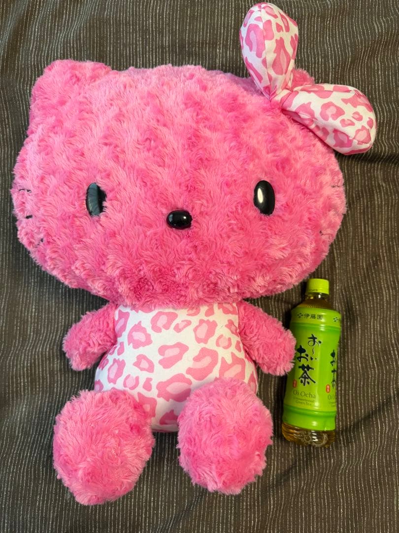 ヒョウ柄リボン付きハローキティ　特大ぬいぐるみ