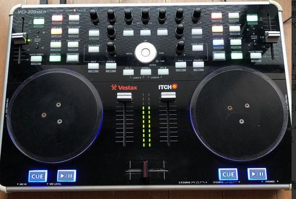 VESTAX VCI-300MK2 動作品 Serato Pro 無料で使用可。 Vestax/VCI-300MK2の紹介です。
