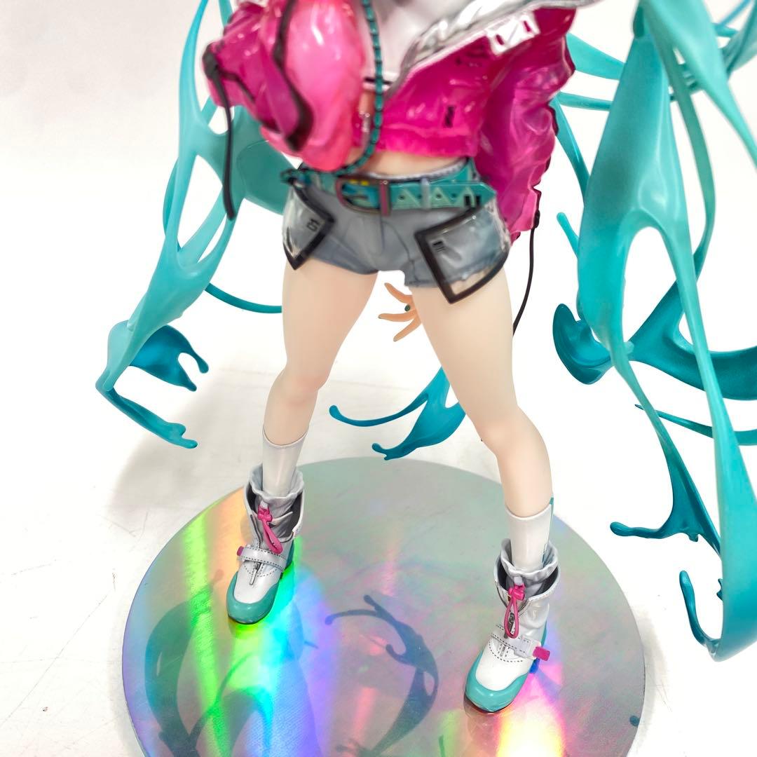 初音ミク with SOLWA 1/7スケール 完成品 フィギュア