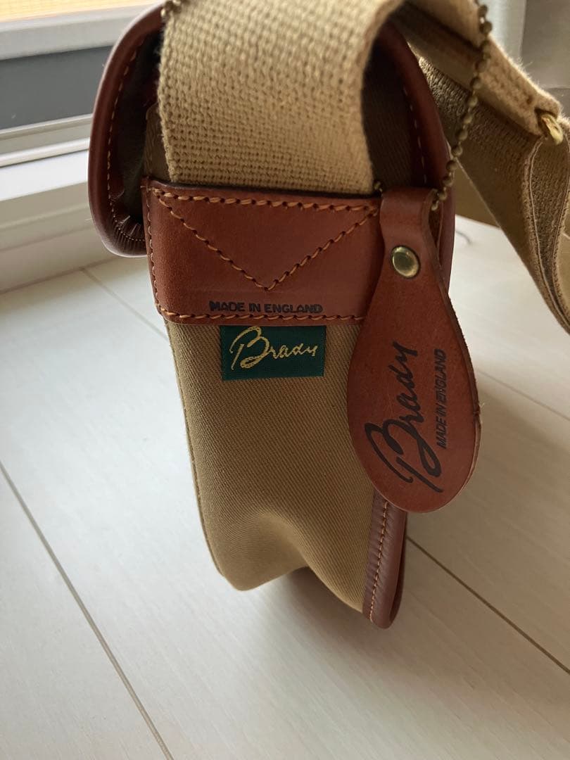 Brady STOUR ショルダーバッグ