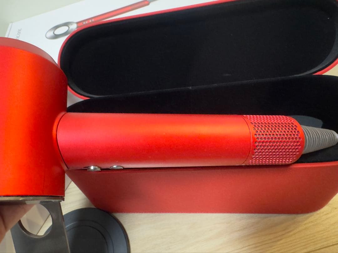 ダイソン　ドライヤースーパーソニック　限定カラー