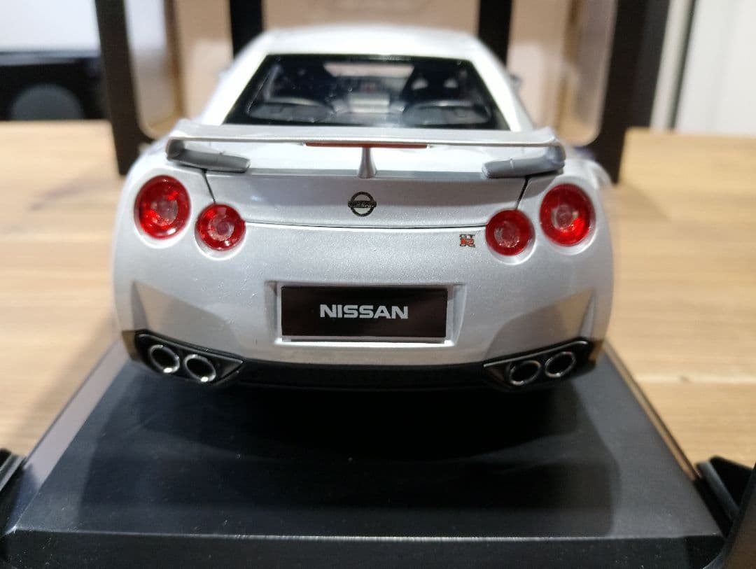 1/18 ノレブ　日産　GT-R R35 ミニカー　シルバー