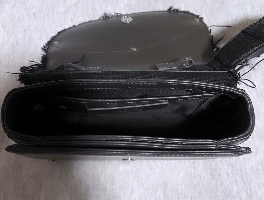 【お金ナイダー】DIESEL 1DRバッグ フリンジ付き ストーン