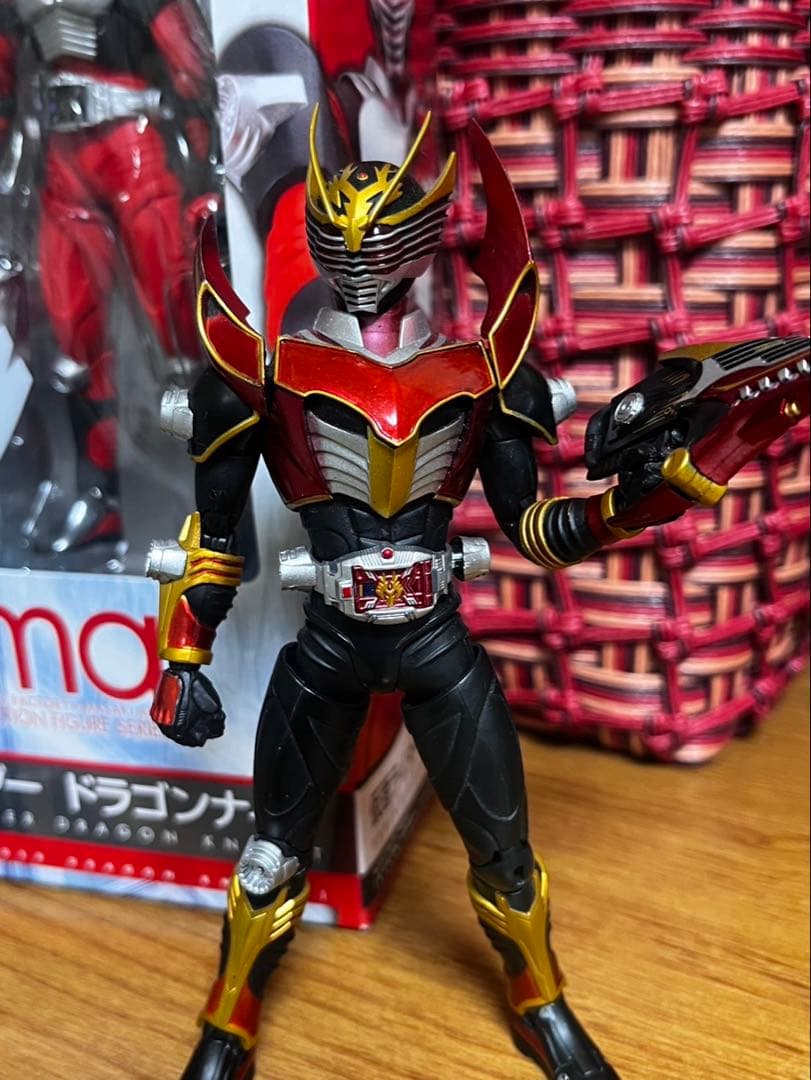 S.H.フィギュアーツ 仮面ライダーファム タイガ ベルデ インペラー