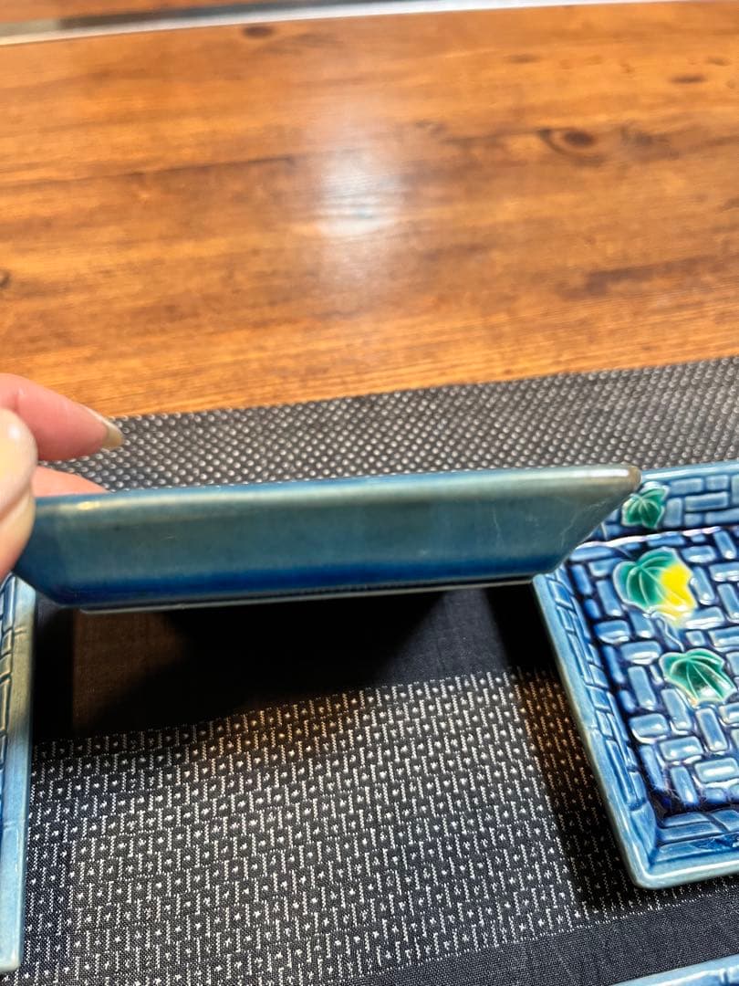 珉平焼 瑠璃釉 小皿 角皿 青 網代文に蔦 豆皿 淡路焼・アンティーク