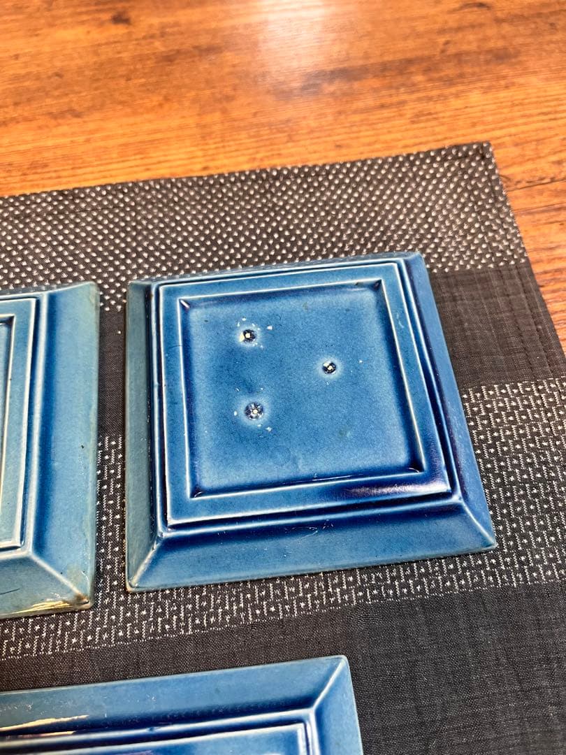 珉平焼 瑠璃釉 小皿 角皿 青 網代文に蔦 豆皿 淡路焼・アンティーク