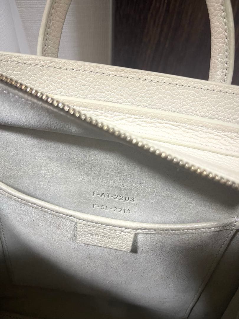 美品！！　CELINE ホワイト ラゲージナノ 189243DRU セリーヌ