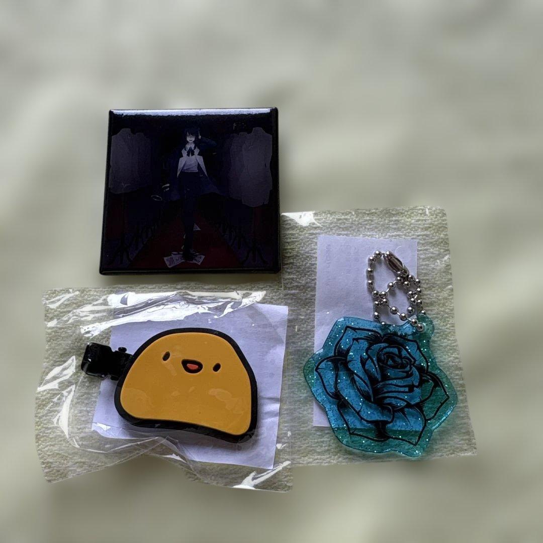 Ado モナ・リザの横顔 キーホルダー ヘアクリップ 缶バッチ ガチャ