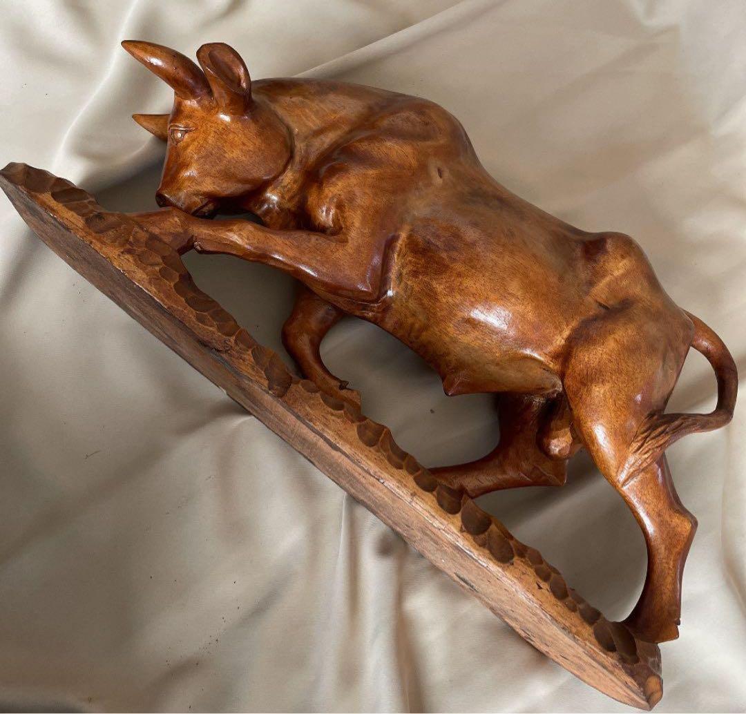 縁起物】一本 木彫り 牛 重厚感 置物 風水 オブジェ