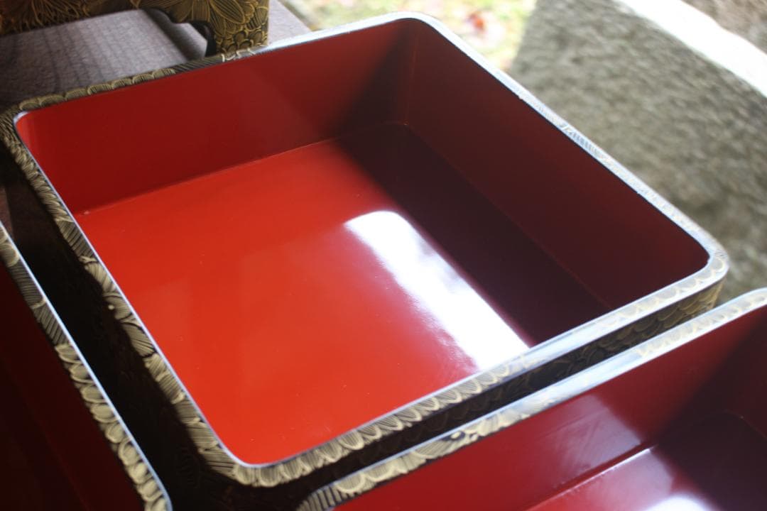 デッドストック！上質黒漆に極上総菊詰沈金の映える輪島塗の台