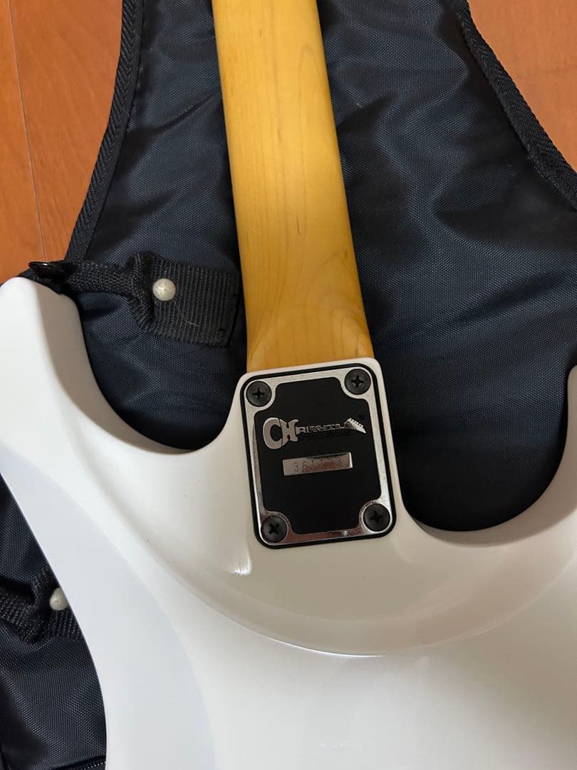 Chravelエレキギター