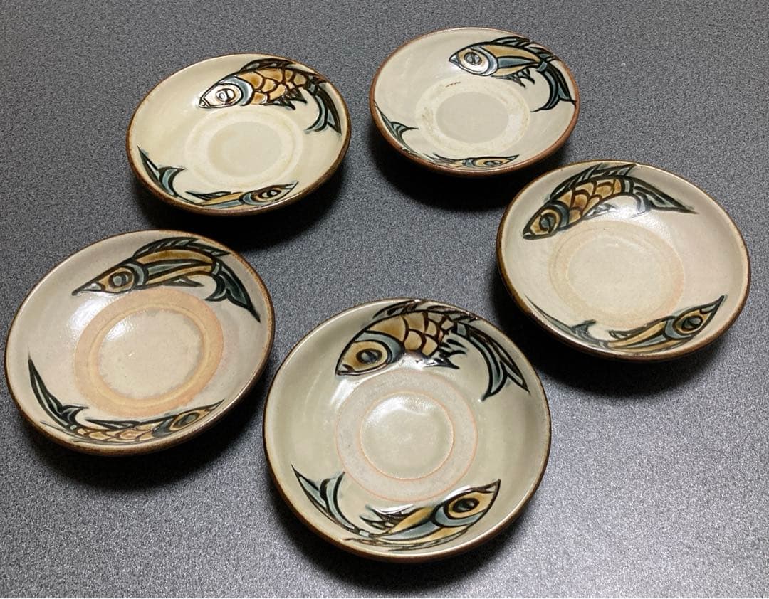 壺屋焼•やちむん•人間国宝•金城次郎•宮城須美子さん•魚紋皿 - メルカリ