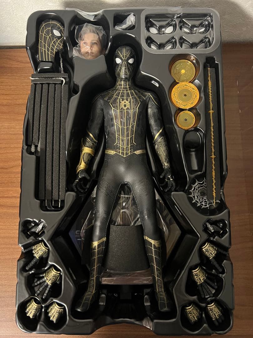 ホットトイズスパイダーマンフィギュアブラック＆ゴールドスーツ版