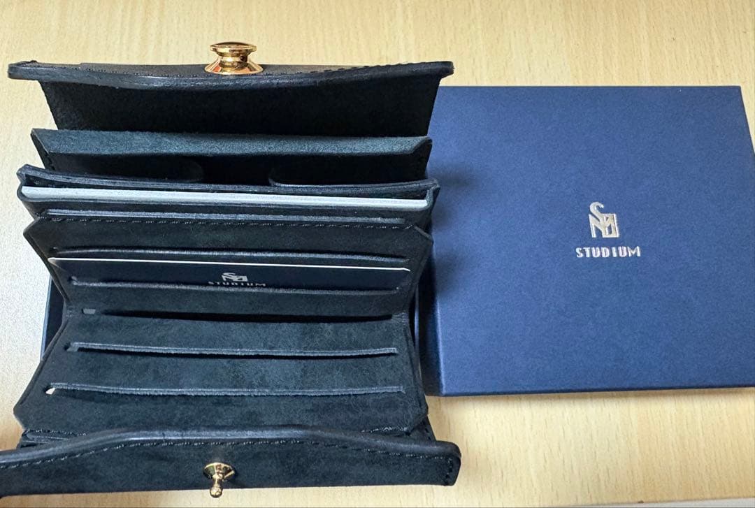 STUDIUM コンパクト財布 「SKITTLE スキットル」箱付き