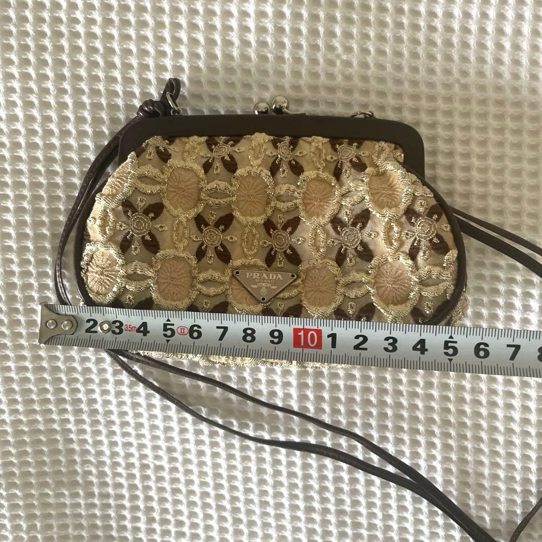PRADA 刺繍ショルダーバッグ ベージュ