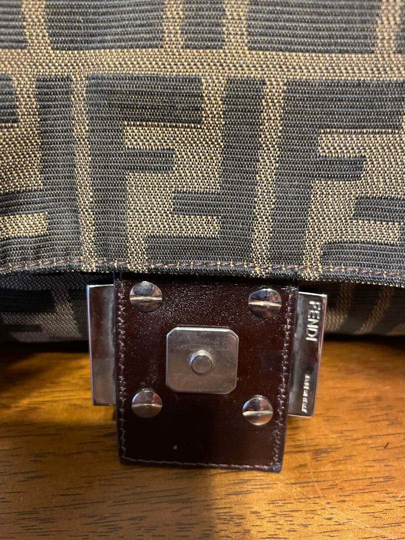 Fendi FFロゴ ショルダーバッグ ベージュ/ブラウン