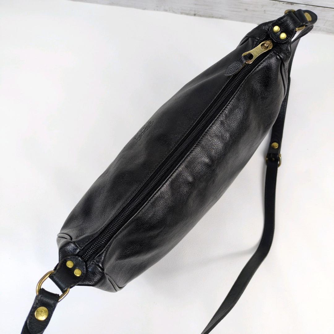 イルビゾンテ ショルダーバッグ 大きい ブラック ハーフムーン 三日月