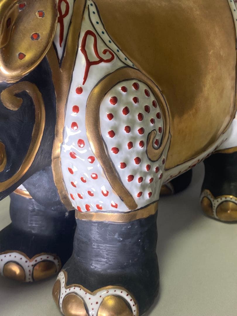 2626❣️ 幸運　サイ　置物　輸入品　ゴールド　風水