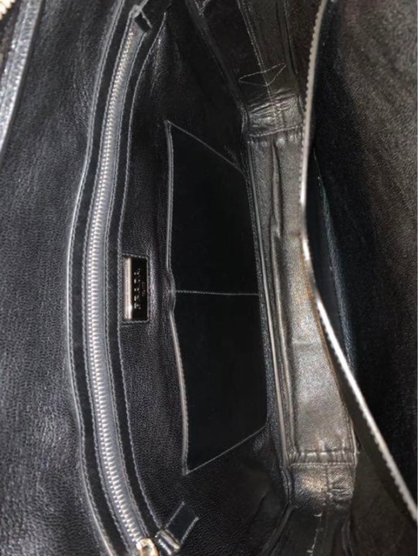 極美品プラダ　サフィアーノレザー