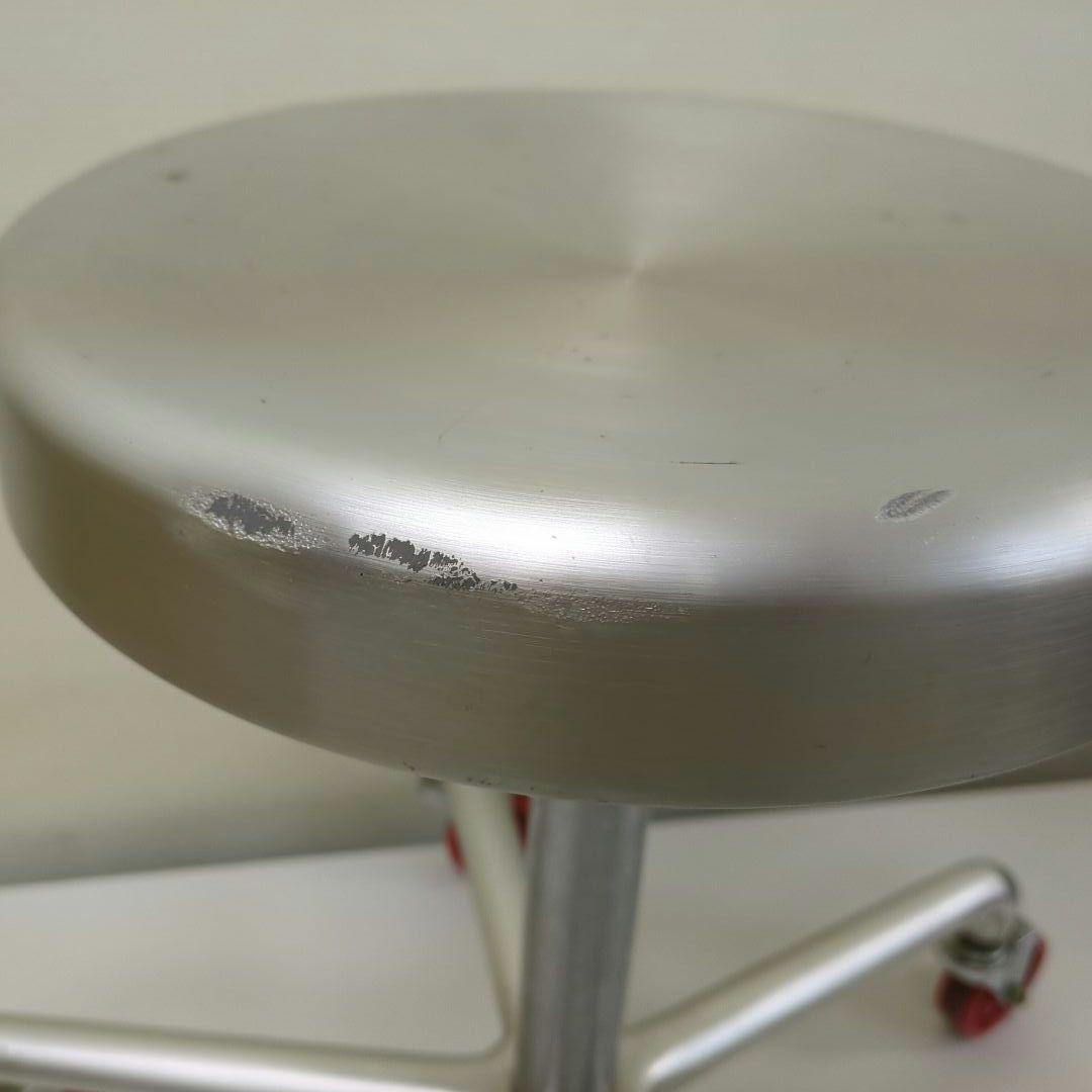 タカラベルモント アルミ Dスツール 赤キャスター