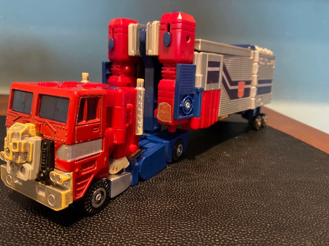 ★レア★トランスフォーマー　オプティマスプライム 変形フィギュア　希少　コンボイ