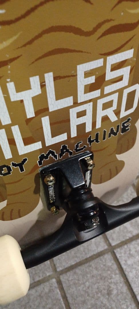 トイマシーン　コンプリート　スケートボード　デッキ　トラック　ウィール