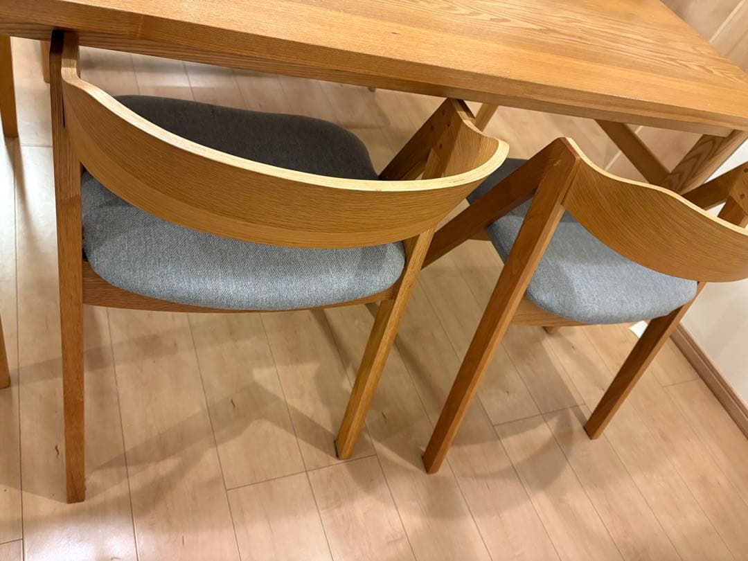 ak様値下げ　引取り可能な方。SIGNEダイニングテーブルチェア　４点セット