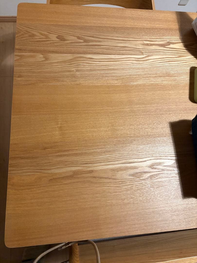 ak様値下げ　引取り可能な方。SIGNEダイニングテーブルチェア　４点セット