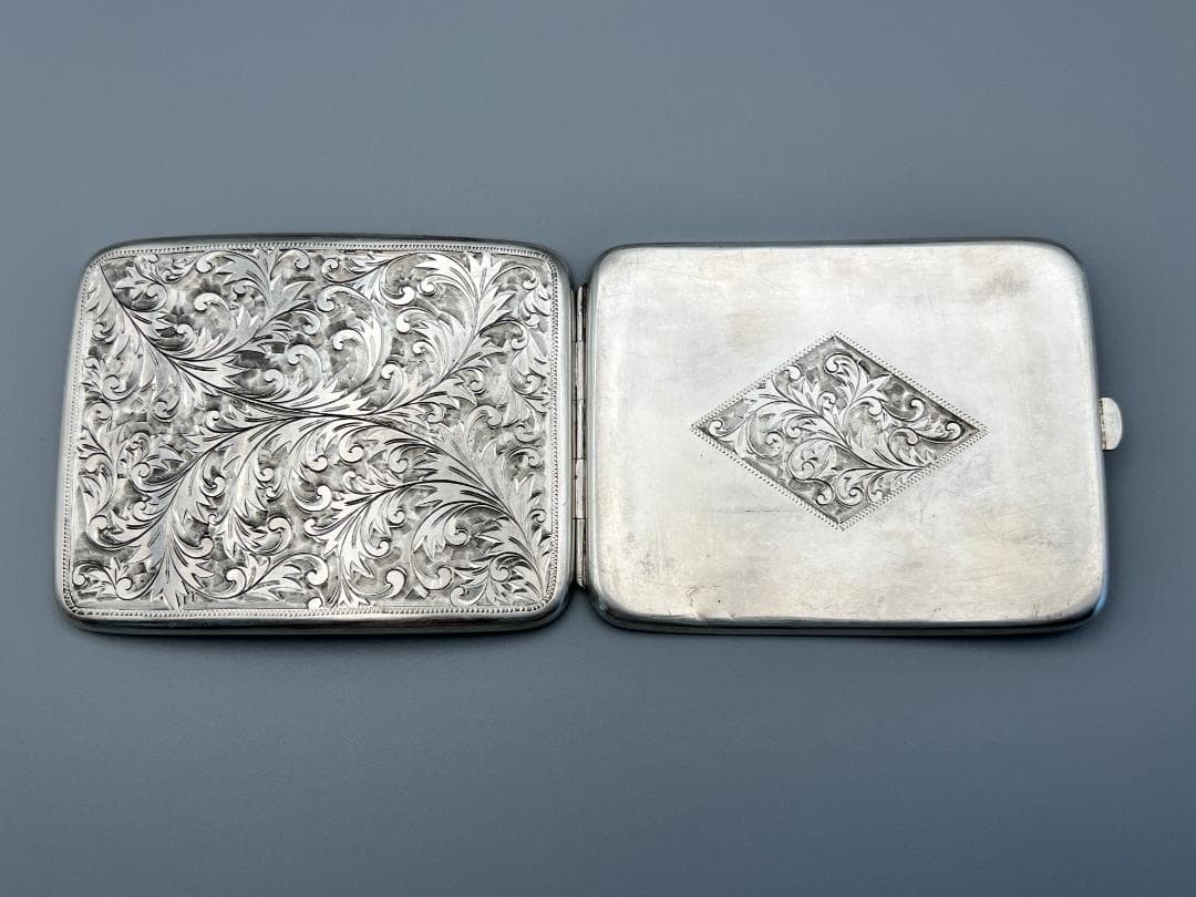 銀製　シガレットケース　唐草文　両面手彫　煙草入れ　タバコケース 　重量125g