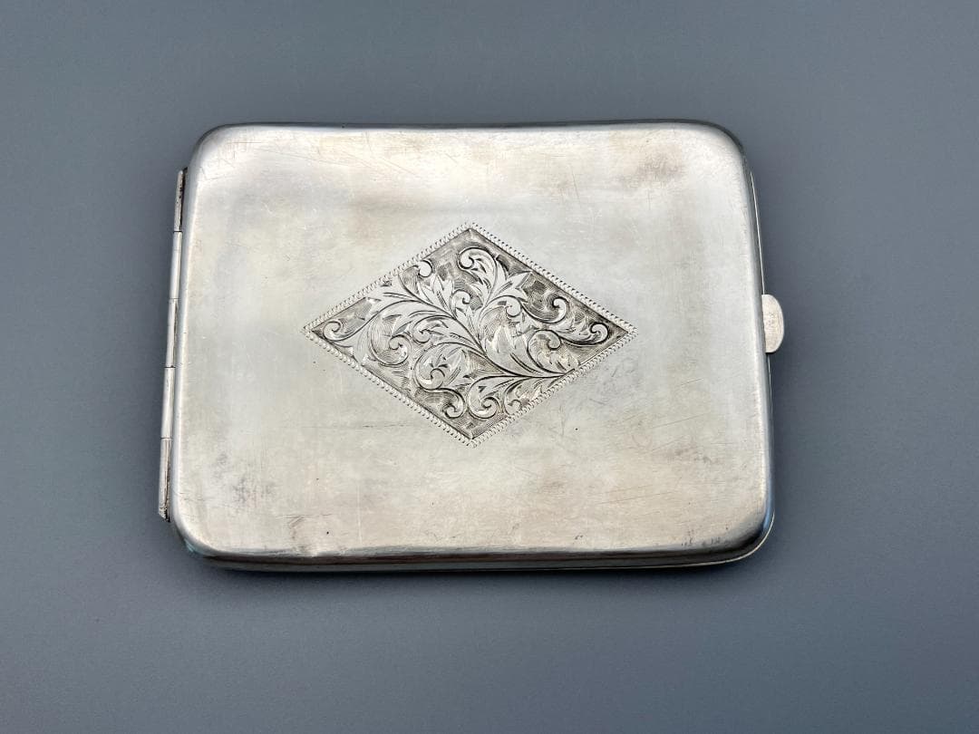 銀製 シガレットケース 唐草文 両面手彫 煙草入れ タバコケース 重量125g