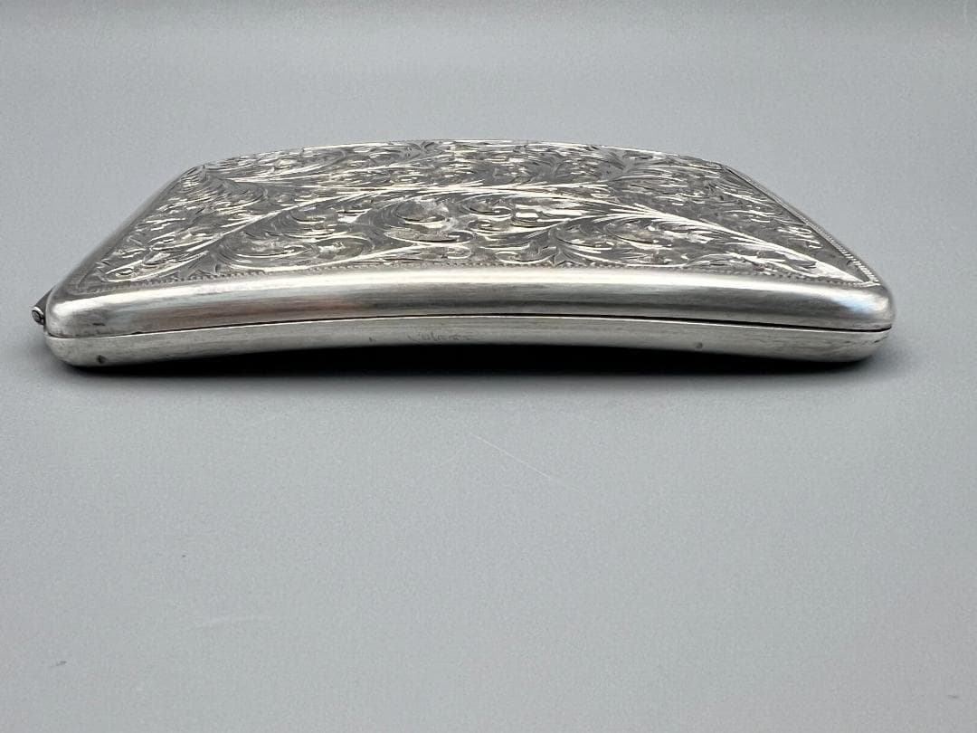 銀製 シガレットケース 唐草文 両面手彫 煙草入れ タバコケース 重量125g