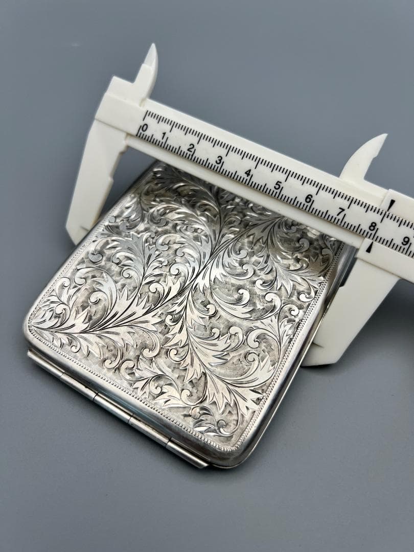 銀製 シガレットケース 唐草文 両面手彫 煙草入れ タバコケース 重量125g