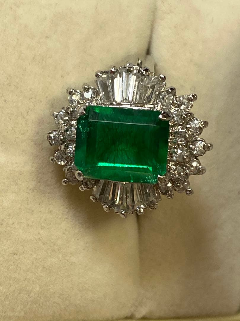 エメラルドカット エメラルド リング