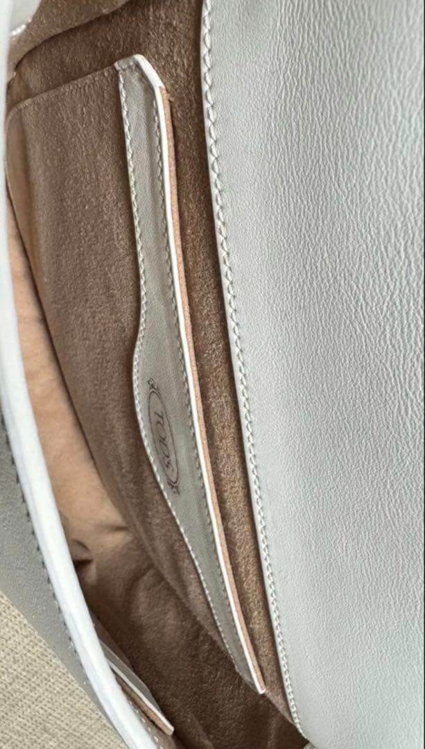 トッズ　ショルダーバッグ　ホワイト