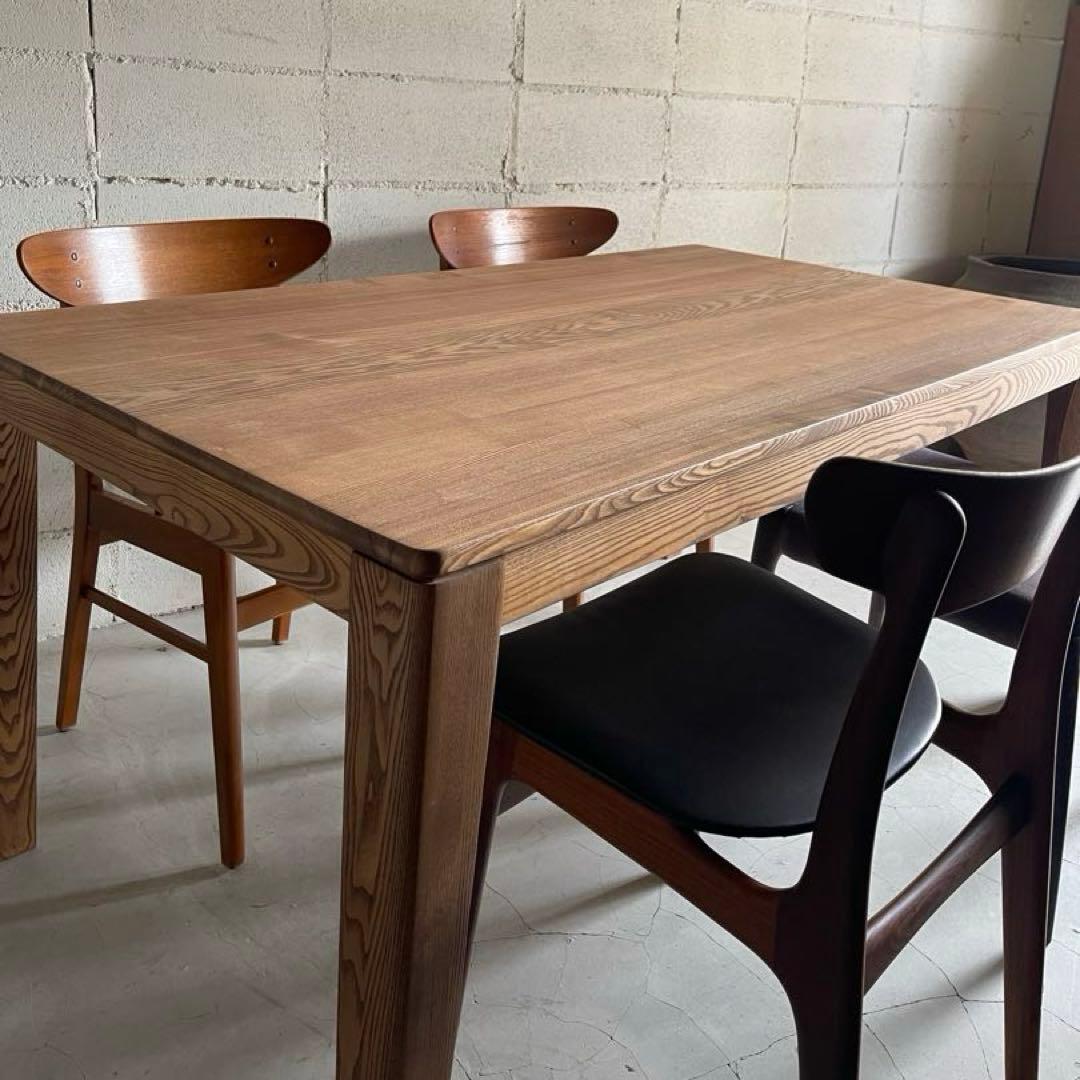 美品　天然木オーク無垢材　ダイニングテーブル　大手百貨店購入品　北欧　テーパー脚