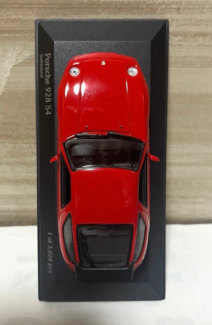 ミニチャンプス 1/43 ポルシェ 928 S4 1991 レッド