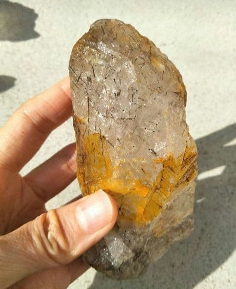 国産鉱物山梨県塩山竹森山天然水晶虹入りトルマリン入り水晶早い者勝ち